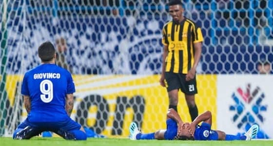 بالفيديو.. اشتباك بالأيدي بين لاعبي الهلال والاتحاد