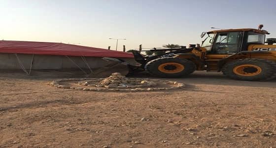 بالصور.. بلدية النسيم تزيل 66 مخيمًا عشوائيًا بالرياض