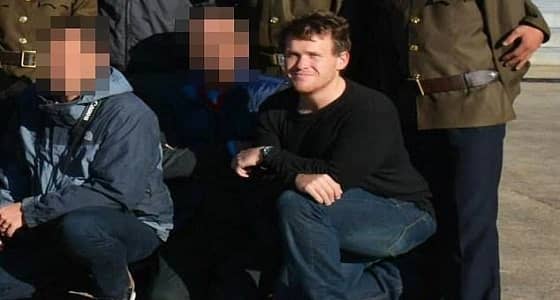 بالصور.. مرتكب هجوم نيوزيلندا الإرهابي في مطار اسطنبول وكوريا وباكستان