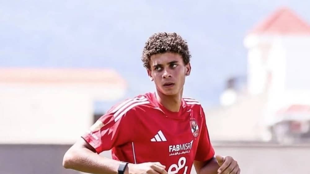 مهاجم الأهلي المصري يغادر إلى إسبانيا تمهيدًا للانضمام لبرشلونة