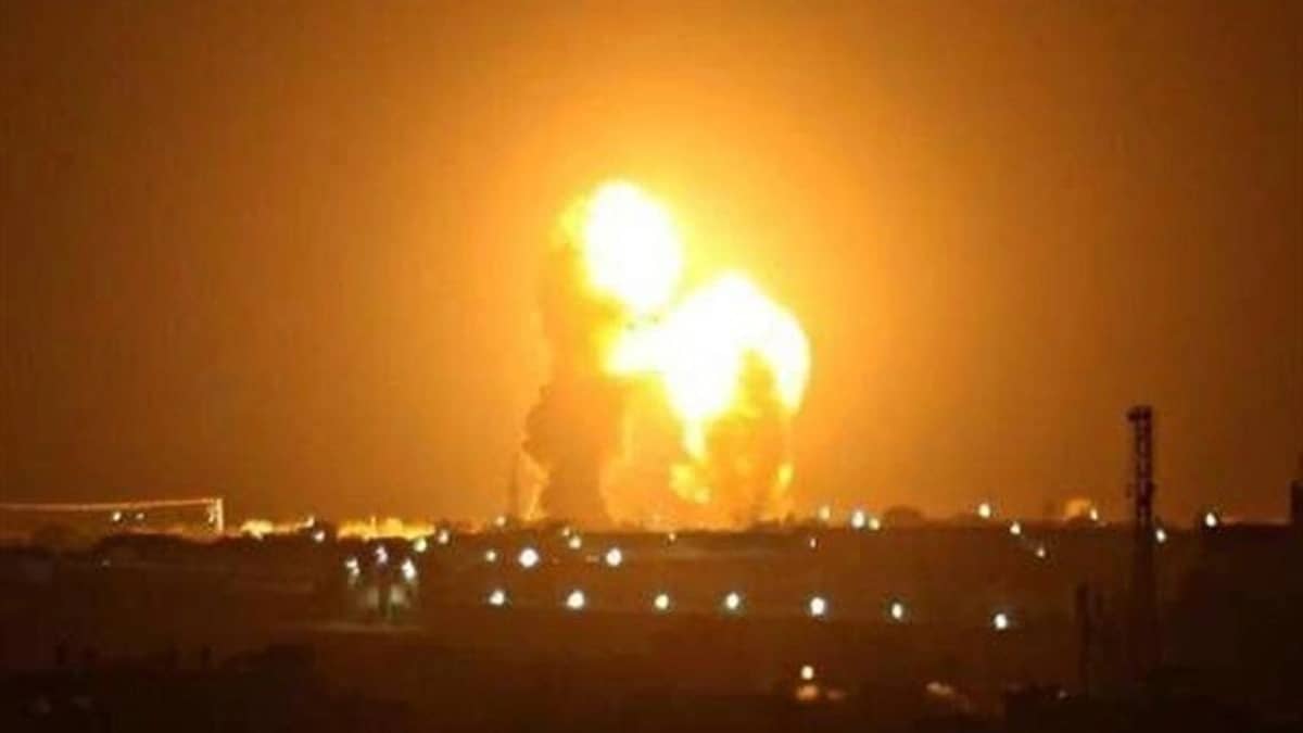 مقتل قائد من الحرس الثوري الإيراني إثر تفجير استهدف موكب عسكري