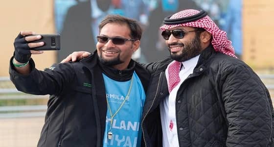 «سيلفي» ولي العهد مع الشباب يٌشعل فورمولا إي (صور)