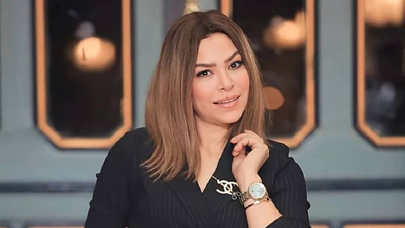 الفنانة ألفت عمر تستغيث بعد تعرضها للسرقة في باريس