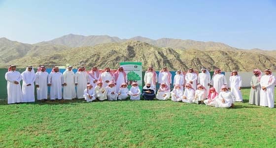 بحضور مدير إدارة البيئة بفرع الباحه آل قرملة يدشن حملة التشجير بقلوة لعام 1441 هـ