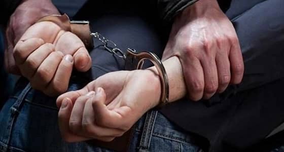 في البطاقة شاب والمنظر امرأة..الأمن يضبط متشبهًا بالنساء