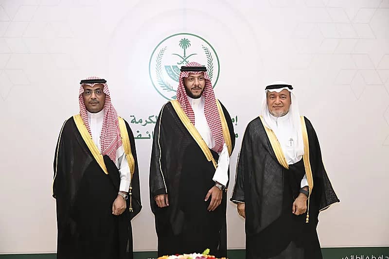 أمانة محافظة الطائف ومؤسسة منطقة الإبداع تتعاونان لطلاء وتلوين ممشى شارع الخمسين