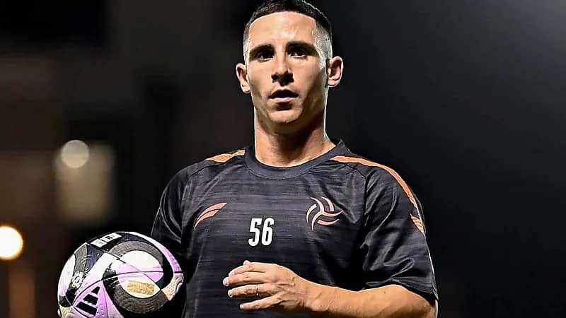 أولمبياكوس يضم محترف الشباب .. صورة