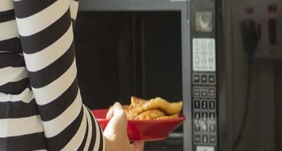 منها تجفيف الأعشاب.. 3 استخدامات رائعة للميكروويف بخلاف تسخين الطعام