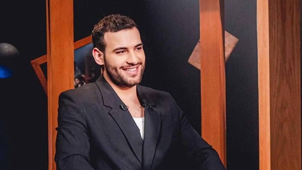 مُسلم يُفاجئ زوجته ويطلقها على الهواء..فيديو