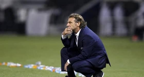 أنباء عن إقالة مدرب النصر والكشف عن البديل