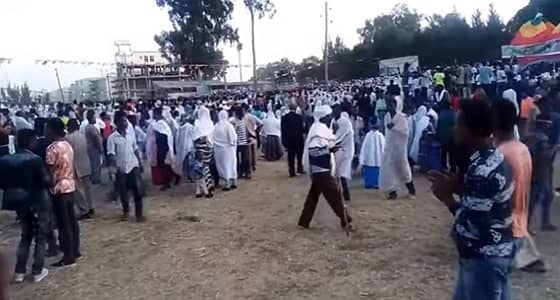 بالفيديو.. صاعقة تضرب عشرات المواطنين خلال احتفال شعبي