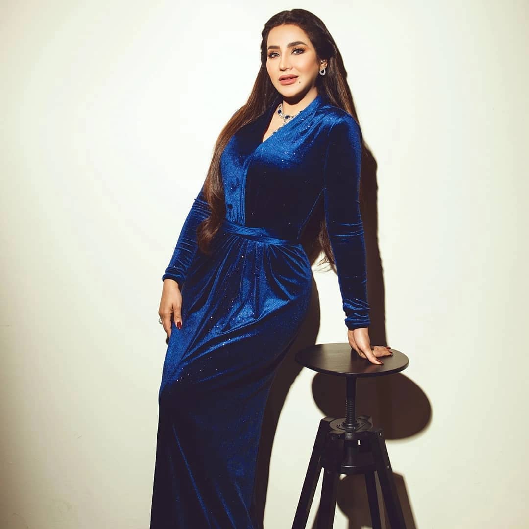 لجين عمران في إطلالة براقة