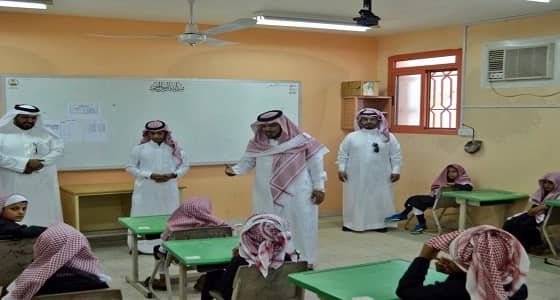 في أول يوم دراسي.. مدير تعليم سراة عبيدة يزور مدارس التوأمة بالحد الجنوبي