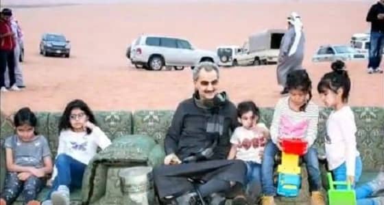 بالفيديو.. حفيدات الأمير الوليد بن طلال يحتفلن بيوم ميلاده على طريقتهن الخاصة