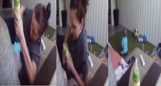 بالفيديو.. مربية تعذب طفل رضيع وتضربه بهستيريا