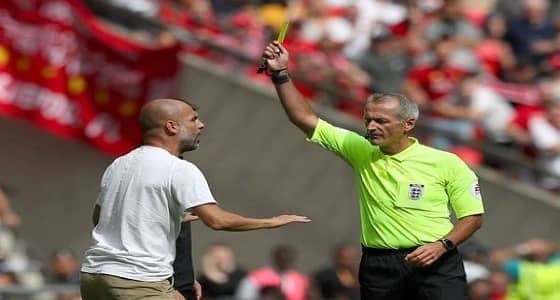 بعد قوانين الفيفا الجديدة..جوارديولا أول مدرب يتلقى بطاقة صفراء