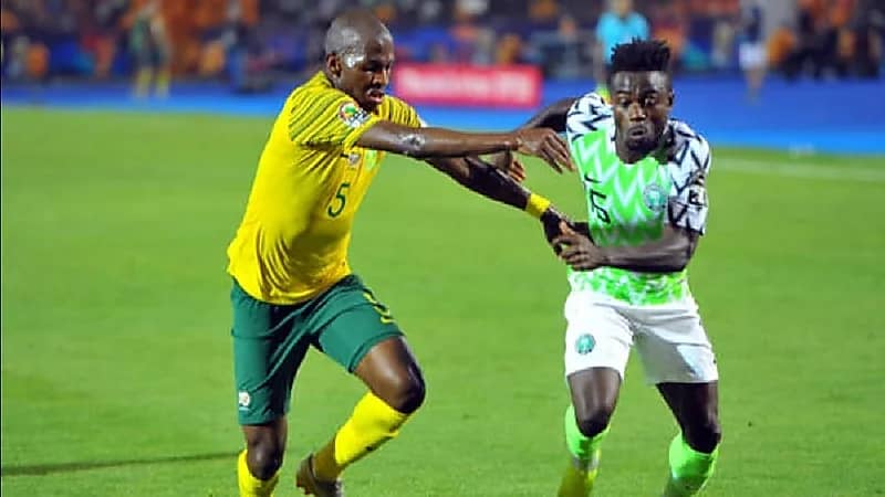 النيجيري سايمون خالف أوامر والده حتى يصبح لاعب كرة قدم