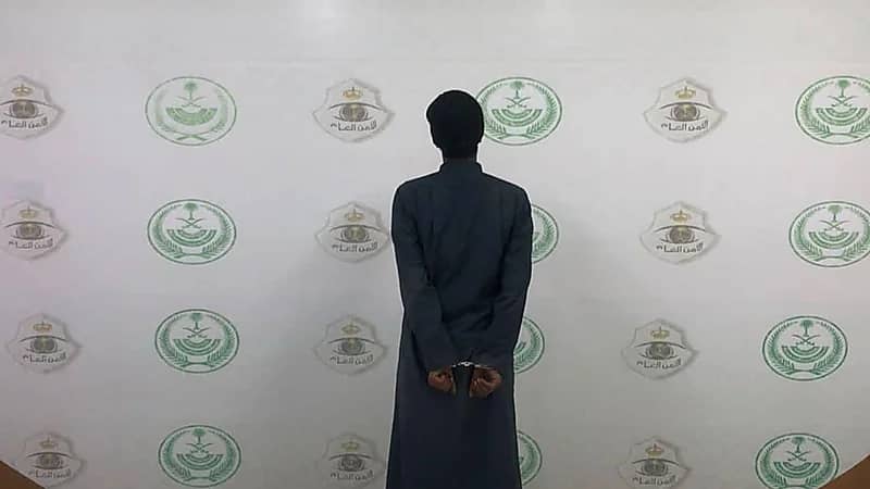 القبض على شخص لارتكابه حوادث سرقة مركبات بالجوف