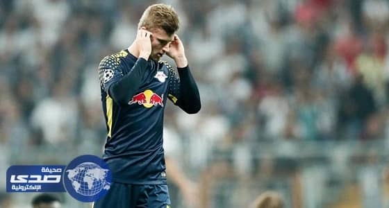 بالفيديو والصور..مهاجم لايبزيغ يعاني من مشكلة صحية