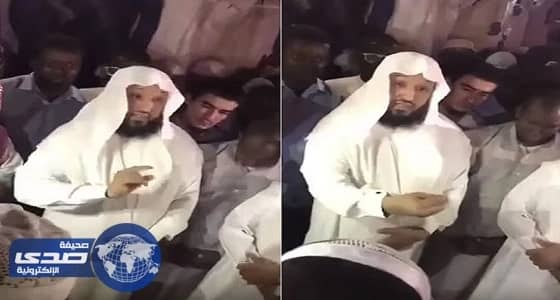 فيديو| الشيخ بخاري يروي قصة شاب أتى من جزر القمر طلبا للعلم وتوفى بمسجد