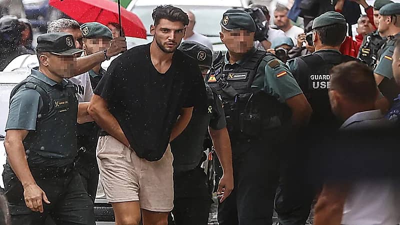 تطور مُفاجئ في قضية اتهام لاعب فالنسيا باغتصاب فتاتين