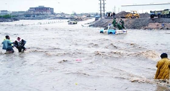 إجلاء 4500 أسرة يمنية متضررة من الفيضان بمساعدة مروحيات التحالف