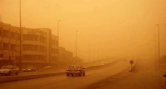 رياح مثيرة للأتربة تعيق الرؤية بنجران