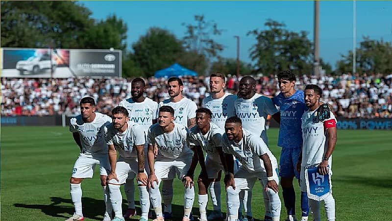 الهلال يخاطب طواقم تحكيم أجنبية لمواجهاته الأولى بدوري روشن