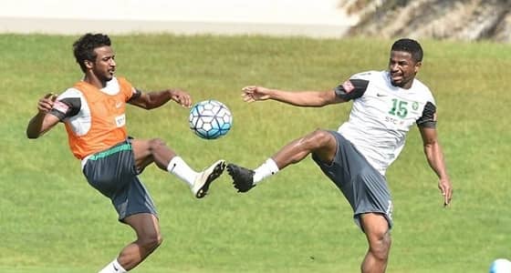 الشمراني والفرج يشاركان في التدريبات الجماعية بمعسكر الأخضر