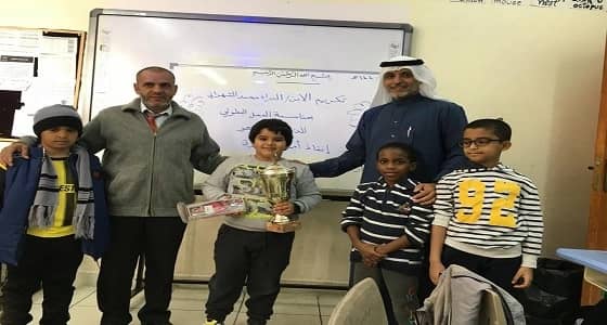 طفل ينقذ أمه من الغرق بجازان