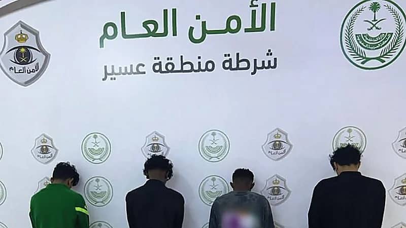 القبض على 4 مواطنين لسلبهم مبلغًا ماليًا وبندقية هوائية