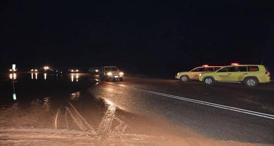 مدني ينبع يباشر 40 بلاغا منها 4 حالات احتجاز بسبب هطول الأمطار