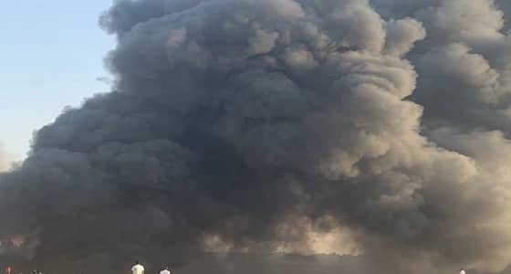 شاهد.. دخان كثيف وحريق عند صناعية العاصمة