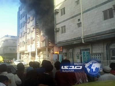 بالفيديو والصور.. اشتعال كيبل كهرباء في عتيبية مكة