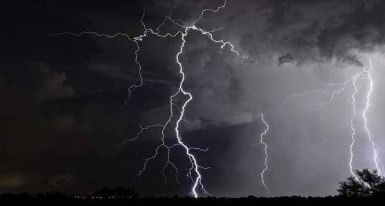 سحب رعدية ممطرة ورياح مثيرة للأتربة بمكة