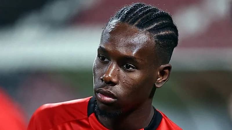 الأهلي يقترب من ضم زكريا هوساوي