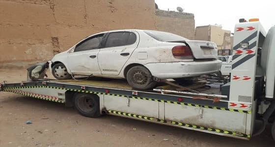 بالصور.. إزالة عشرات السيارات التالفة بالشميسي