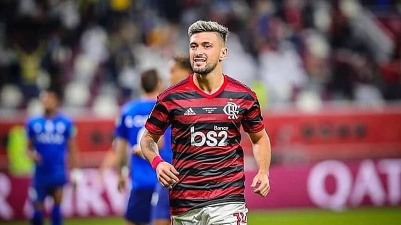 الهلال يتفاوض مع 3 لاعبين من فلامنجو دفعة واحدة