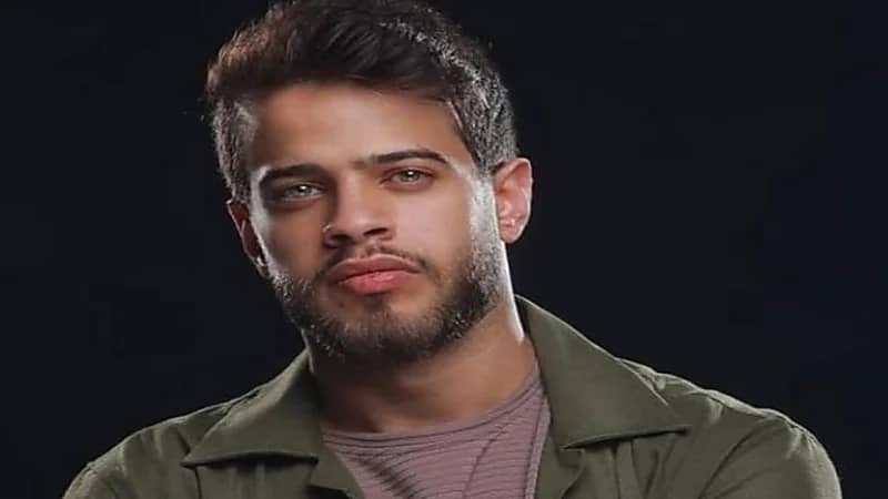 أدهم نابلسي يُصلي بالمصلين صلاة التراويح بعد اعتزاله الغناء .. فيديو