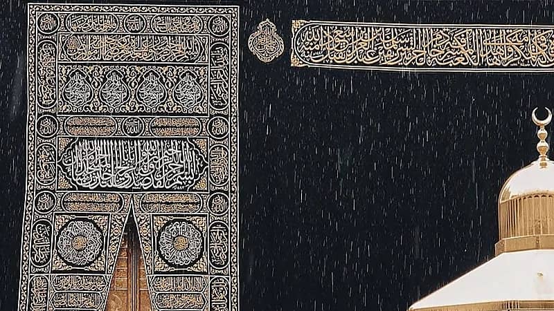 أمطار على الحرم المكي وسط دعوات المصلين والطائفين..فيديو