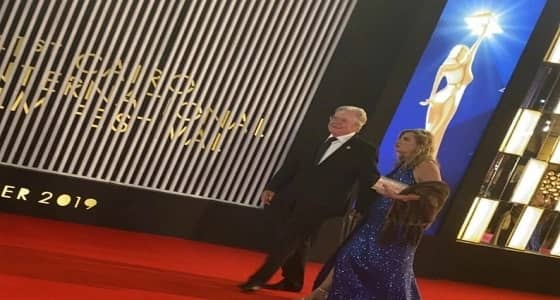 بالفيديو.. الظهور الأول لزوجة حسين فهمي الجديدة يخطف الأنظار حولهما