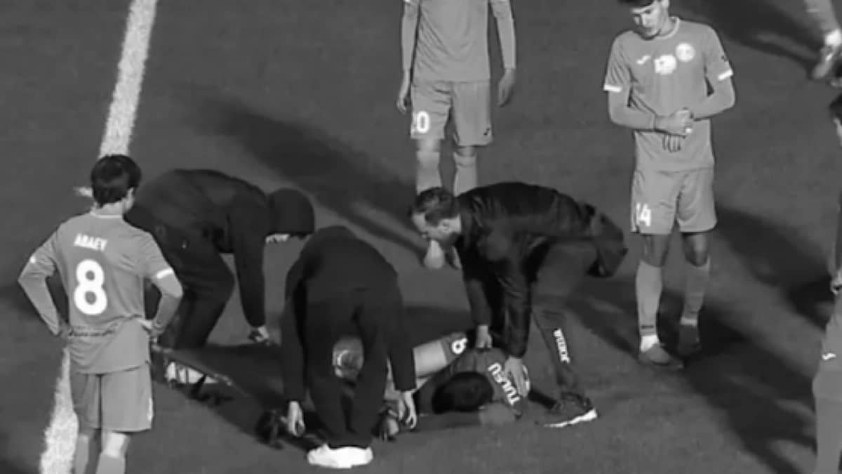 وفاة مفاجئة للاعب شاب خلال مباراة في الدوري الكازاخي