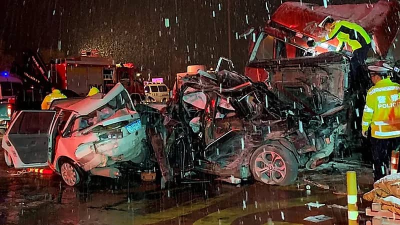 مصرع 17 شخصًا وإصابة أكثر من 20 في حادث مأساوي خطير