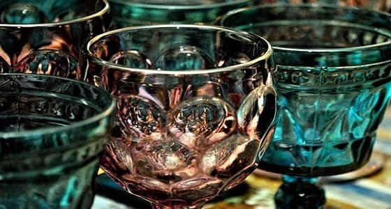 الأكواب الزجاجية الملونة تسبب تسمم ومضاعفات خطيرة على جسم الإنسان