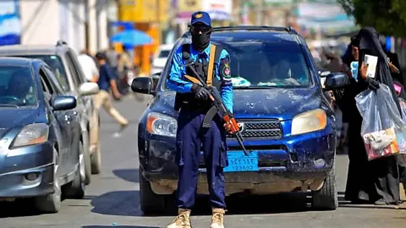 الإطاحة بأخطر شبكة تزوير وثائق في اليمن