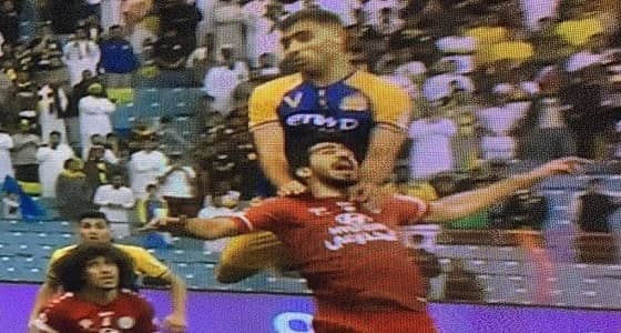 بالفيديو.. محلل تحكيمي: هدف النصر الثالث " غير شرعي "