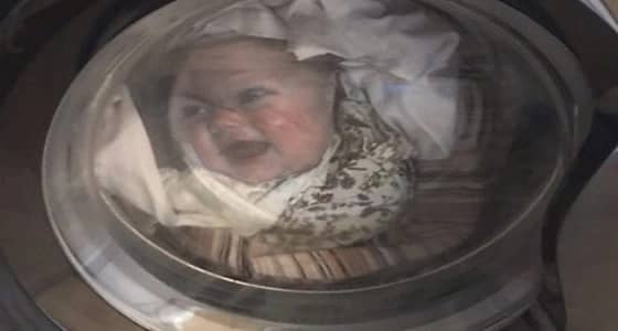 صدمة أب بعدما شاهد طفله داخل غسالة ملابس 