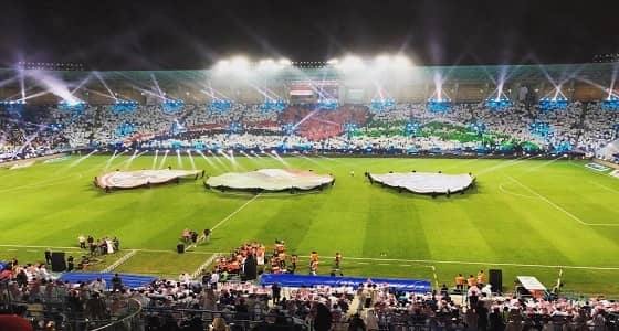 بالصور.. تيفو " الهلال " بالسوبر السعودي المصري يكشف مشاعر الإخوة بين البلدين