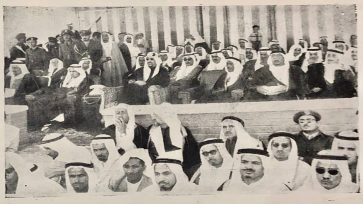 صورة نادرة للملك سعود في حفل معهد الأنجال