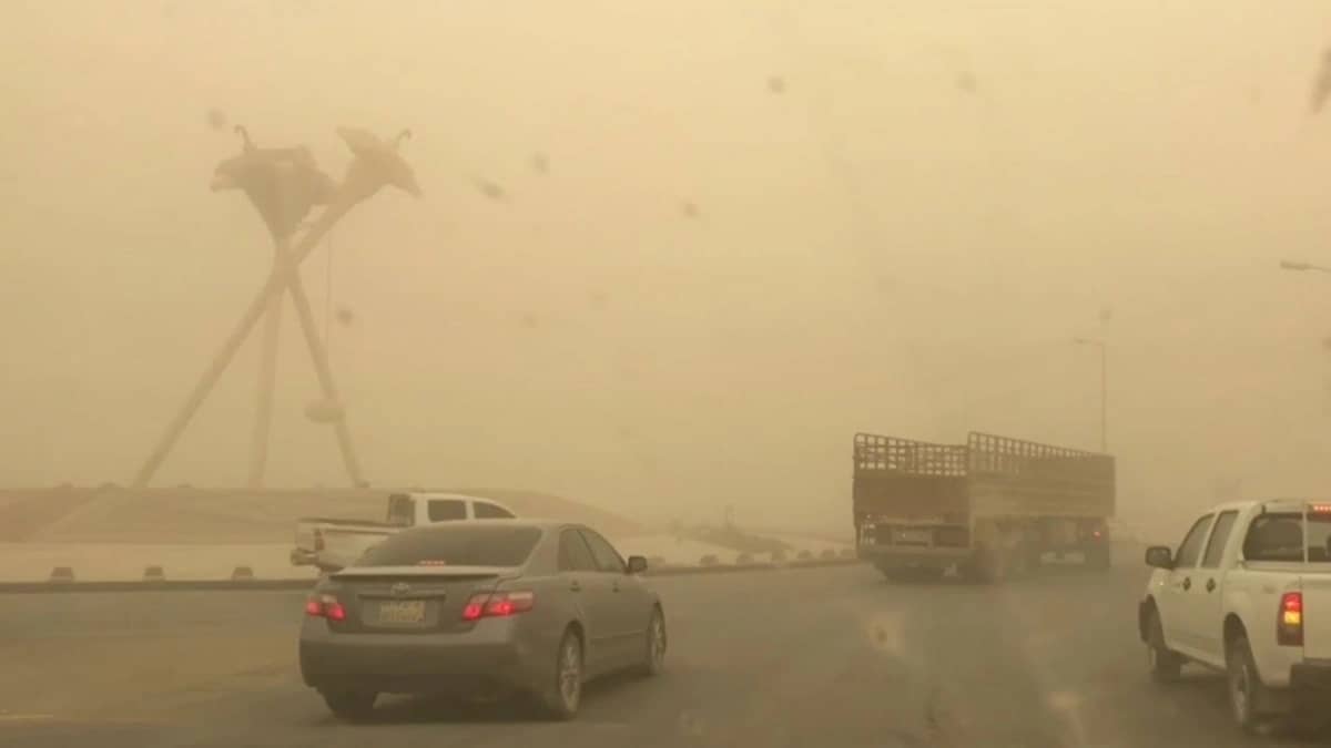 «الأرصاد» تنبّه من رياح نشطة وأتربة مثارة على نجران